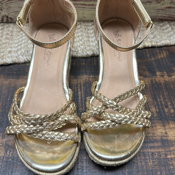 Self esteem size 2 wedges pre worn in excellent condition. Velcro strap - Picture 5 of 7